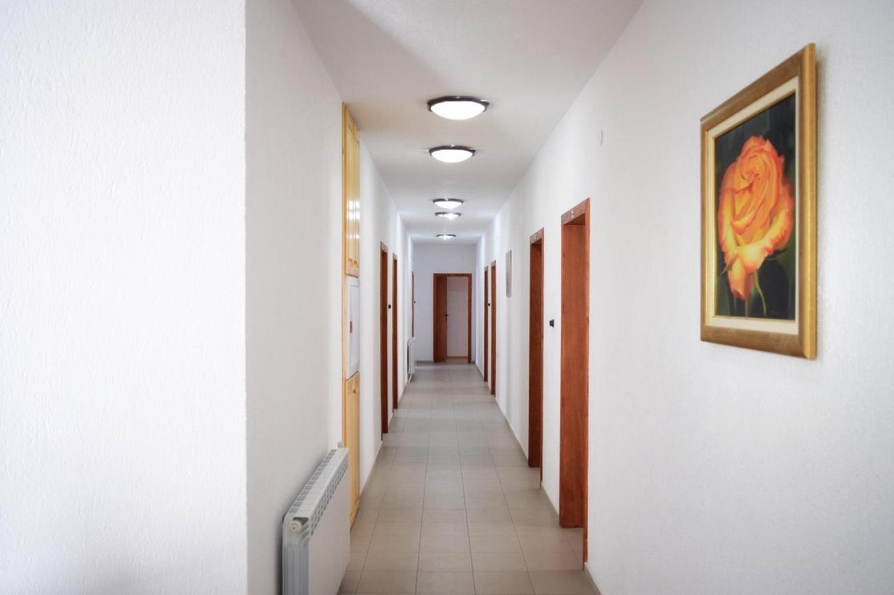 Стаи За Гости Мз-Девин Exterior photo